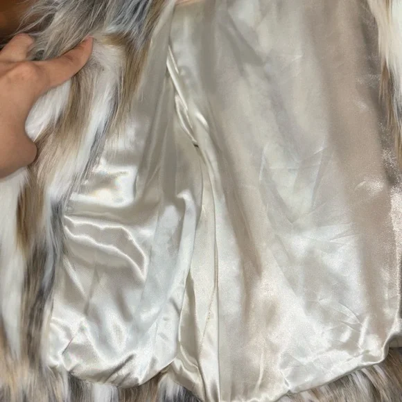 Elegant Cream and Tan Coat - Picture 5 of 11